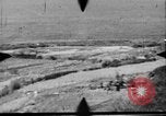 Standbild P-47s 19 Fighter Squadron Angriff japanische Stellungen Insel Tinian Marianen, 1944, aus Sekunde 50 historischem Filmmaterial Videoclip 65675047548