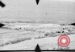 Standbild P-47s 19 Fighter Squadron Angriff japanische Stellungen Insel Tinian Marianen, 1944, aus Sekunde 51 historischem Filmmaterial Videoclip 65675047548
