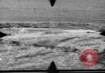 Standbild P-47s 19 Fighter Squadron Angriff japanische Stellungen Insel Tinian Marianen, 1944, aus Sekunde 52 historischem Filmmaterial Videoclip 65675047548