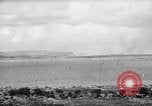 Standbild Schlacht von Tinian Island in Zweiten Weltkrieg Insel Tinian Marianen, 1944, aus Sekunde 44 historischem Filmmaterial Videoclip 65675047549
