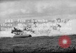 Standbild 318 USAAF Fighter Gruppe P-47s in der Schlacht von Tinian Insel Tinian Marianen, 1944, aus Sekunde 6 historischem Filmmaterial Videoclip 65675047551