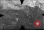 Standbild 318 USAAF Fighter Gruppe P-47s in der Schlacht von Tinian Insel Tinian Marianen, 1944, aus Sekunde 34 historischem Filmmaterial Videoclip 65675047551
