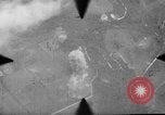 Standbild 318 USAAF Fighter Gruppe P-47s in der Schlacht von Tinian Insel Tinian Marianen, 1944, aus Sekunde 41 historischem Filmmaterial Videoclip 65675047551