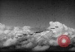 Standbild P-47s von 318 Fighter Group Rückkehr von Tinian raid Aslito Flugplatz Saipan Marianen, 1944, aus Sekunde 3 historischem Filmmaterial Videoclip 65675047552