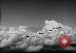 Standbild P-47s von 318 Fighter Group Rückkehr von Tinian raid Aslito Flugplatz Saipan Marianen, 1944, aus Sekunde 5 historischem Filmmaterial Videoclip 65675047552