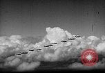 Standbild P-47s von 318 Fighter Group Rückkehr von Tinian raid Aslito Flugplatz Saipan Marianen, 1944, aus Sekunde 7 historischem Filmmaterial Videoclip 65675047552