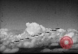 Standbild P-47s von 318 Fighter Group Rückkehr von Tinian raid Aslito Flugplatz Saipan Marianen, 1944, aus Sekunde 9 historischem Filmmaterial Videoclip 65675047552