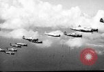 Standbild P-47s von 318 Fighter Group Rückkehr von Tinian raid Aslito Flugplatz Saipan Marianen, 1944, aus Sekunde 13 historischem Filmmaterial Videoclip 65675047552