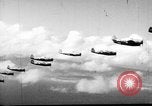 Standbild P-47s von 318 Fighter Group Rückkehr von Tinian raid Aslito Flugplatz Saipan Marianen, 1944, aus Sekunde 17 historischem Filmmaterial Videoclip 65675047552
