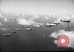 Standbild P-47s von 318 Fighter Group Rückkehr von Tinian raid Aslito Flugplatz Saipan Marianen, 1944, aus Sekunde 23 historischem Filmmaterial Videoclip 65675047552