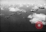 Standbild P-47s von 318 Fighter Group Rückkehr von Tinian raid Aslito Flugplatz Saipan Marianen, 1944, aus Sekunde 26 historischem Filmmaterial Videoclip 65675047552