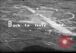 Standbild P-47s von 318 Fighter Group Rückkehr von Tinian raid Aslito Flugplatz Saipan Marianen, 1944, aus Sekunde 28 historischem Filmmaterial Videoclip 65675047552