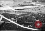 Standbild P-47s von 318 Fighter Group Rückkehr von Tinian raid Aslito Flugplatz Saipan Marianen, 1944, aus Sekunde 32 historischem Filmmaterial Videoclip 65675047552