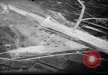Standbild P-47s von 318 Fighter Group Rückkehr von Tinian raid Aslito Flugplatz Saipan Marianen, 1944, aus Sekunde 46 historischem Filmmaterial Videoclip 65675047552