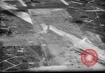 Standbild P-47s von 318 Fighter Group Rückkehr von Tinian raid Aslito Flugplatz Saipan Marianen, 1944, aus Sekunde 50 historischem Filmmaterial Videoclip 65675047552