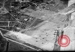 Standbild P-47s von 318 Fighter Group Rückkehr von Tinian raid Aslito Flugplatz Saipan Marianen, 1944, aus Sekunde 62 historischem Filmmaterial Videoclip 65675047552