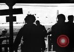 Standbild Piloten von 318 Fighter Group debrieft nach Mission Saipan Marianen, 1944, aus Sekunde 5 historischem Filmmaterial Videoclip 65675047554