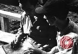 Standbild Piloten von 318 Fighter Group debrieft nach Mission Saipan Marianen, 1944, aus Sekunde 14 historischem Filmmaterial Videoclip 65675047554
