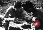 Standbild Piloten von 318 Fighter Group debrieft nach Mission Saipan Marianen, 1944, aus Sekunde 31 historischem Filmmaterial Videoclip 65675047554