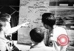 Standbild Piloten von 318 Fighter Group debrieft nach Mission Saipan Marianen, 1944, aus Sekunde 57 historischem Filmmaterial Videoclip 65675047554