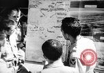 Standbild Piloten von 318 Fighter Group debrieft nach Mission Saipan Marianen, 1944, aus Sekunde 58 historischem Filmmaterial Videoclip 65675047554