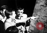 Standbild Piloten von 318 Fighter Group debrieft nach Mission Saipan Marianen, 1944, aus Sekunde 62 historischem Filmmaterial Videoclip 65675047554