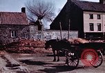 Immagine di Due civili Germania, 1945, secondo 13 filmato di repertorio 65675047571