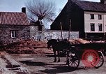 Immagine di Due civili Germania, 1945, secondo 17 filmato di repertorio 65675047571