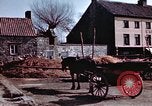 Immagine di Due civili Germania, 1945, secondo 20 filmato di repertorio 65675047571