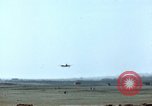 Standbild P-47 Thunderbolts Belgien, 1945, aus Sekunde 26 historischem Filmmaterial Videoclip 65675047574