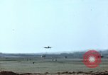 Standbild P-47 Thunderbolts Belgien, 1945, aus Sekunde 27 historischem Filmmaterial Videoclip 65675047574