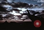 Immagine di Le scintille volano come P-47 terre con pneumatico destro mancante Belgio, 1945, secondo 3 filmato di repertorio 65675047577