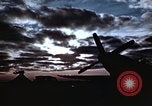 Immagine di Le scintille volano come P-47 terre con pneumatico destro mancante Belgio, 1945, secondo 6 filmato di repertorio 65675047577