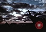 Immagine di Le scintille volano come P-47 terre con pneumatico destro mancante Belgio, 1945, secondo 9 filmato di repertorio 65675047577