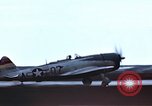 Immagine di Le scintille volano come P-47 terre con pneumatico destro mancante Belgio, 1945, secondo 51 filmato di repertorio 65675047577
