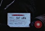Immagine di Le scintille volano come P-47 terre con pneumatico destro mancante Belgio, 1945, secondo 54 filmato di repertorio 65675047577