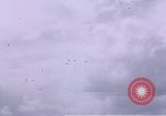 Standbild viele Formationen der US-Flugzeuge Deutschland, 1945, aus Sekunde 7 historischem Filmmaterial Videoclip 65675047605