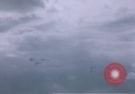 Standbild viele Formationen der US-Flugzeuge Deutschland, 1945, aus Sekunde 12 historischem Filmmaterial Videoclip 65675047605