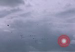 Standbild viele Formationen der US-Flugzeuge Deutschland, 1945, aus Sekunde 15 historischem Filmmaterial Videoclip 65675047605