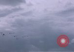 Standbild viele Formationen der US-Flugzeuge Deutschland, 1945, aus Sekunde 17 historischem Filmmaterial Videoclip 65675047605