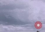 Standbild viele Formationen der US-Flugzeuge Deutschland, 1945, aus Sekunde 21 historischem Filmmaterial Videoclip 65675047605