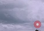 Standbild viele Formationen der US-Flugzeuge Deutschland, 1945, aus Sekunde 24 historischem Filmmaterial Videoclip 65675047605