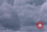 Standbild viele Formationen der US-Flugzeuge Deutschland, 1945, aus Sekunde 28 historischem Filmmaterial Videoclip 65675047605