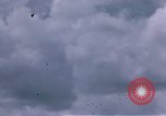 Standbild viele Formationen der US-Flugzeuge Deutschland, 1945, aus Sekunde 29 historischem Filmmaterial Videoclip 65675047605