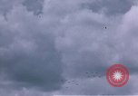 Standbild viele Formationen der US-Flugzeuge Deutschland, 1945, aus Sekunde 31 historischem Filmmaterial Videoclip 65675047605