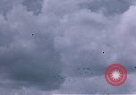 Standbild viele Formationen der US-Flugzeuge Deutschland, 1945, aus Sekunde 32 historischem Filmmaterial Videoclip 65675047605