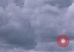 Standbild viele Formationen der US-Flugzeuge Deutschland, 1945, aus Sekunde 34 historischem Filmmaterial Videoclip 65675047605