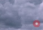 Standbild viele Formationen der US-Flugzeuge Deutschland, 1945, aus Sekunde 36 historischem Filmmaterial Videoclip 65675047605