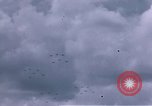 Standbild viele Formationen der US-Flugzeuge Deutschland, 1945, aus Sekunde 37 historischem Filmmaterial Videoclip 65675047605