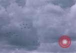 Standbild viele Formationen der US-Flugzeuge Deutschland, 1945, aus Sekunde 38 historischem Filmmaterial Videoclip 65675047605
